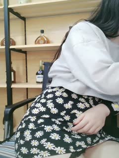 长相甜美高颜值大白美乳妹子自慰秀 白皙皮肤单腿黑丝漏奶跳蛋塞逼逼震动自慰 很是诱惑喜欢不要错过